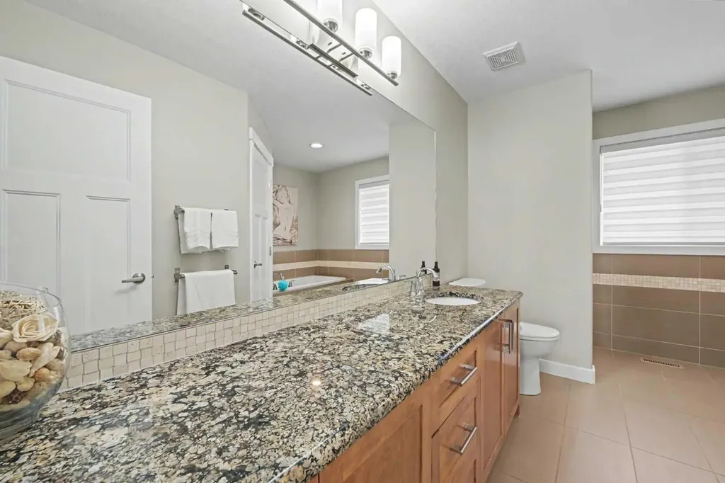 915 Coopers Drive SW Airdrie AB T4B 2W3