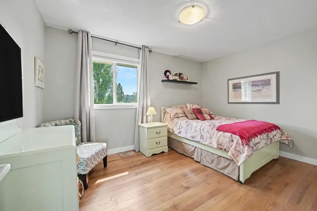 915 Coopers Drive SW Airdrie AB T4B 2W3