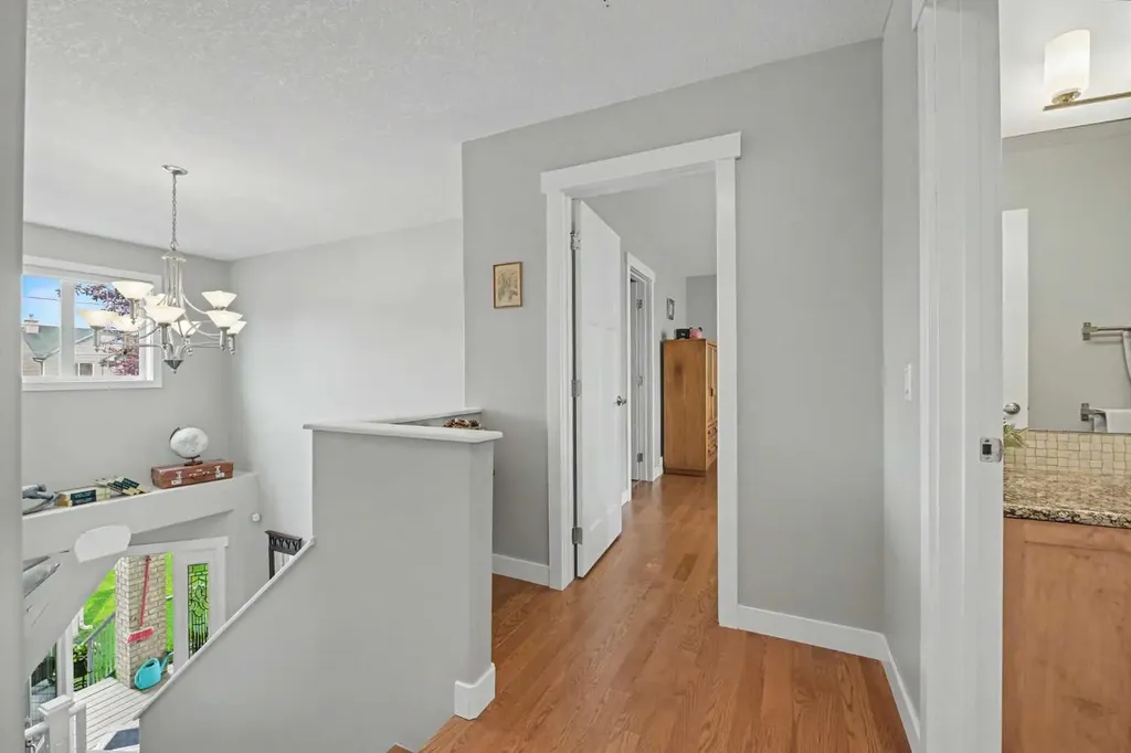 915 Coopers Drive SW Airdrie AB T4B 2W3