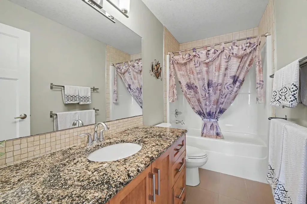 915 Coopers Drive SW Airdrie AB T4B 2W3