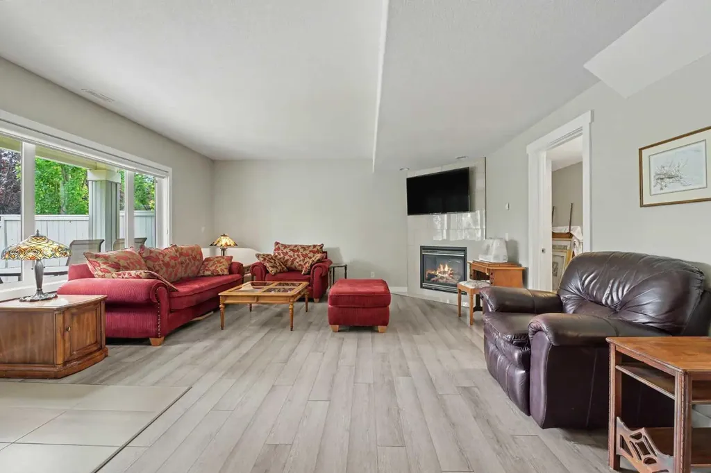 915 Coopers Drive SW Airdrie AB T4B 2W3