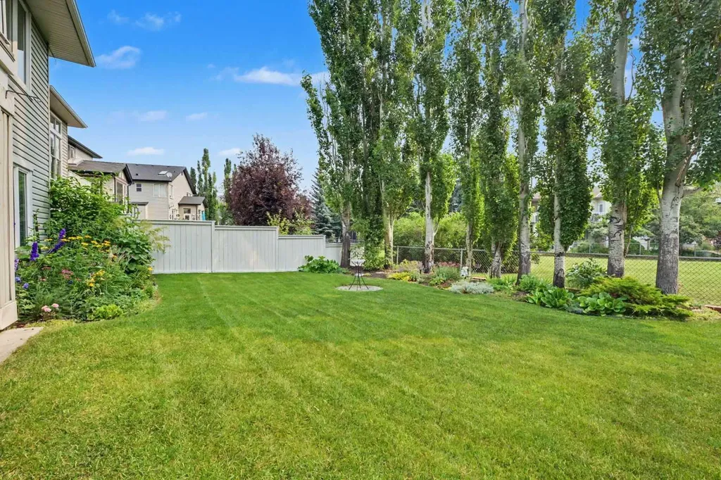 915 Coopers Drive SW Airdrie AB T4B 2W3
