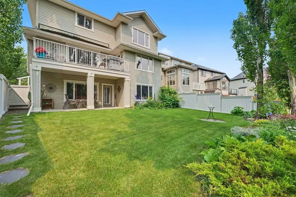 915 Coopers Drive SW Airdrie AB T4B 2W3
