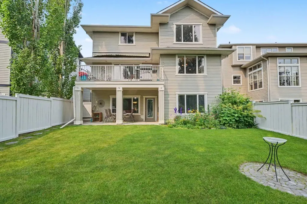 915 Coopers Drive SW Airdrie AB T4B 2W3