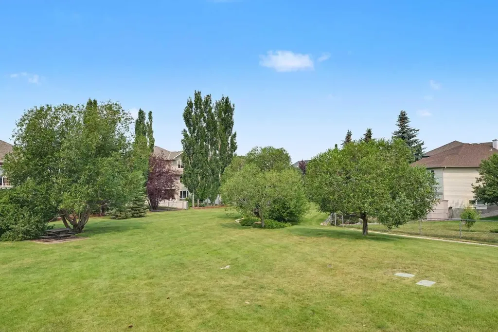 915 Coopers Drive SW Airdrie AB T4B 2W3