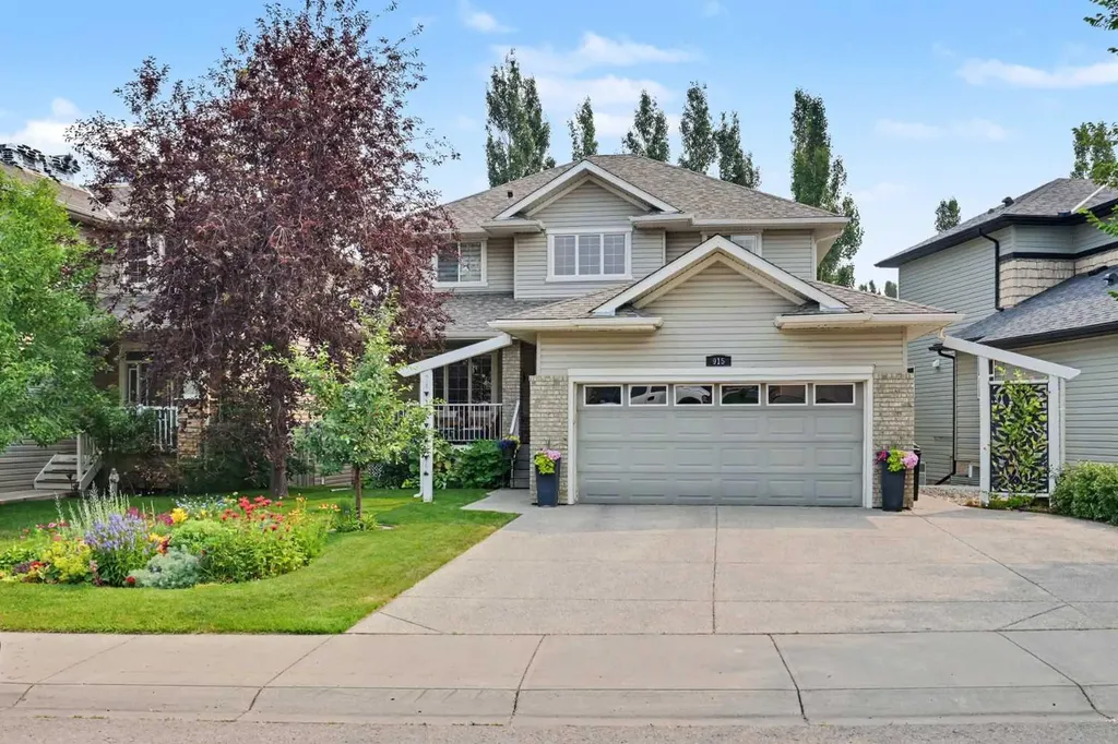 915 Coopers Drive SW Airdrie AB T4B 2W3