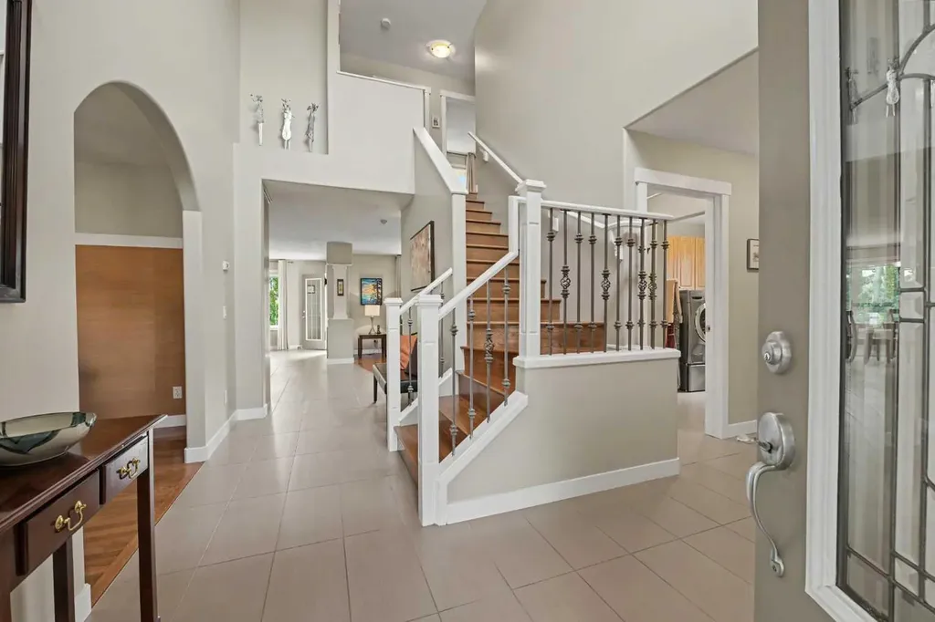 915 Coopers Drive SW Airdrie AB T4B 2W3