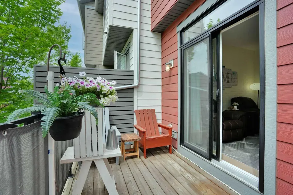 984 Walden Drive SE Calgary AB T2X 4C4