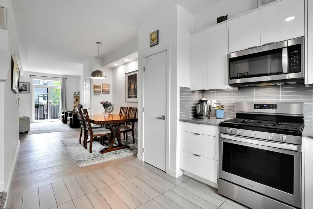 984 Walden Drive SE Calgary AB T2X 4C4