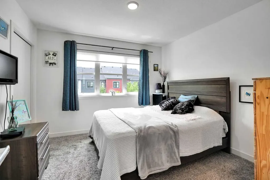984 Walden Drive SE Calgary AB T2X 4C4