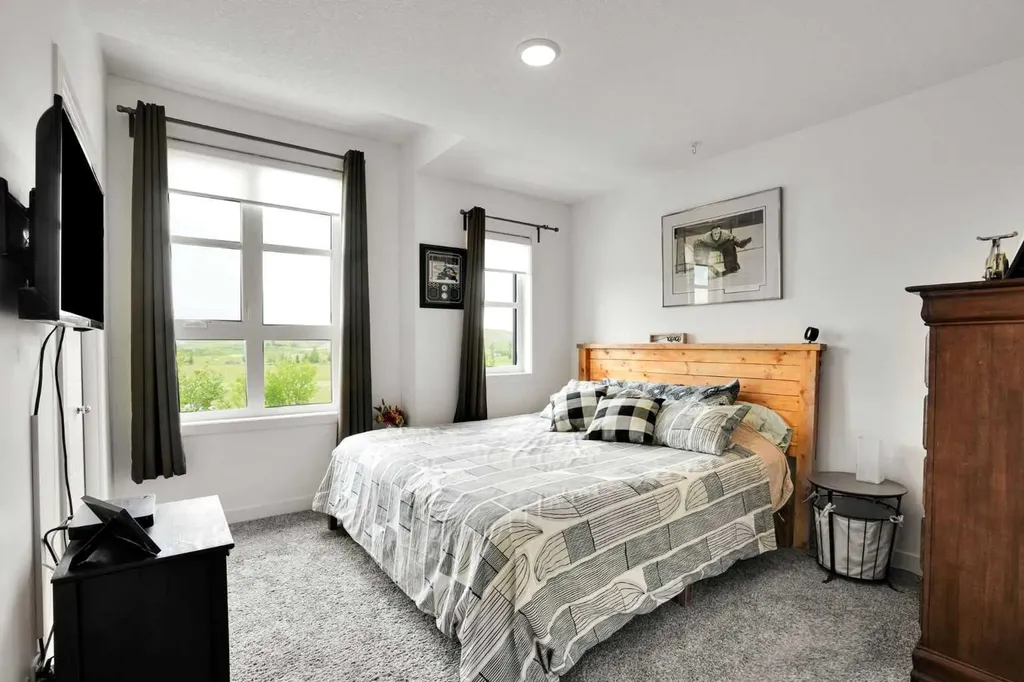 984 Walden Drive SE Calgary AB T2X 4C4