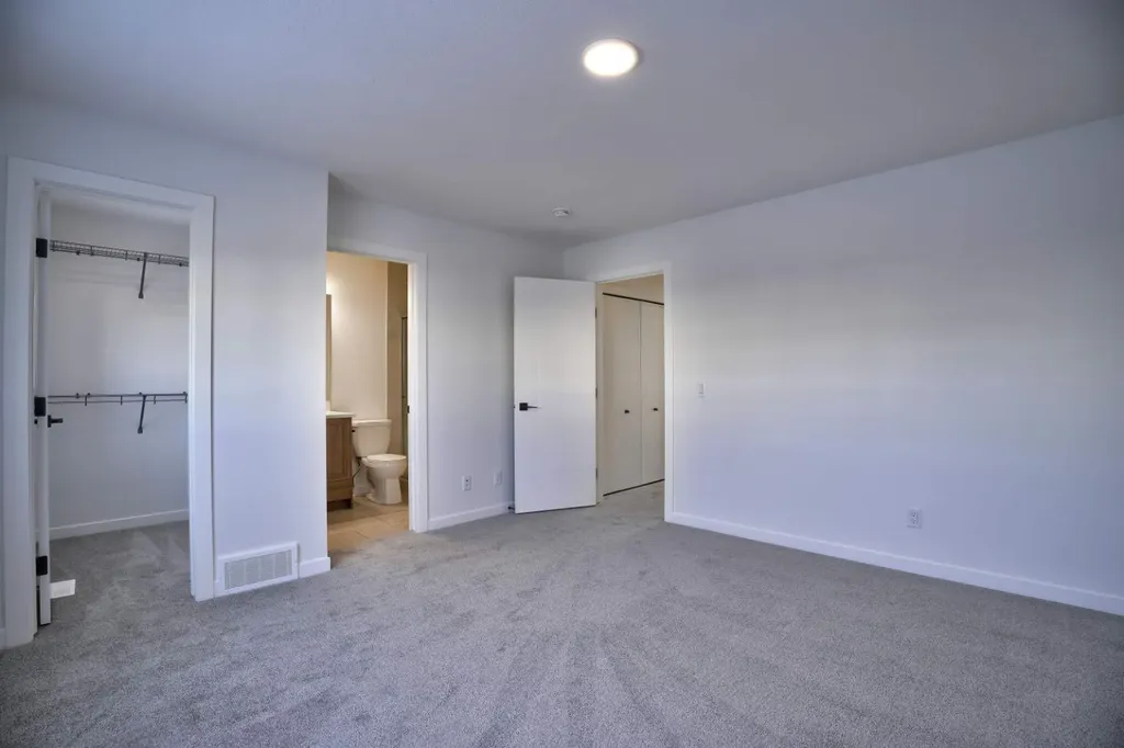 45 Legacy Point Terrace SE Calgary AB T2X 6R9