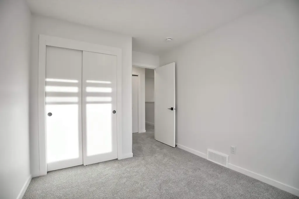 45 Legacy Point Terrace SE Calgary AB T2X 6R9