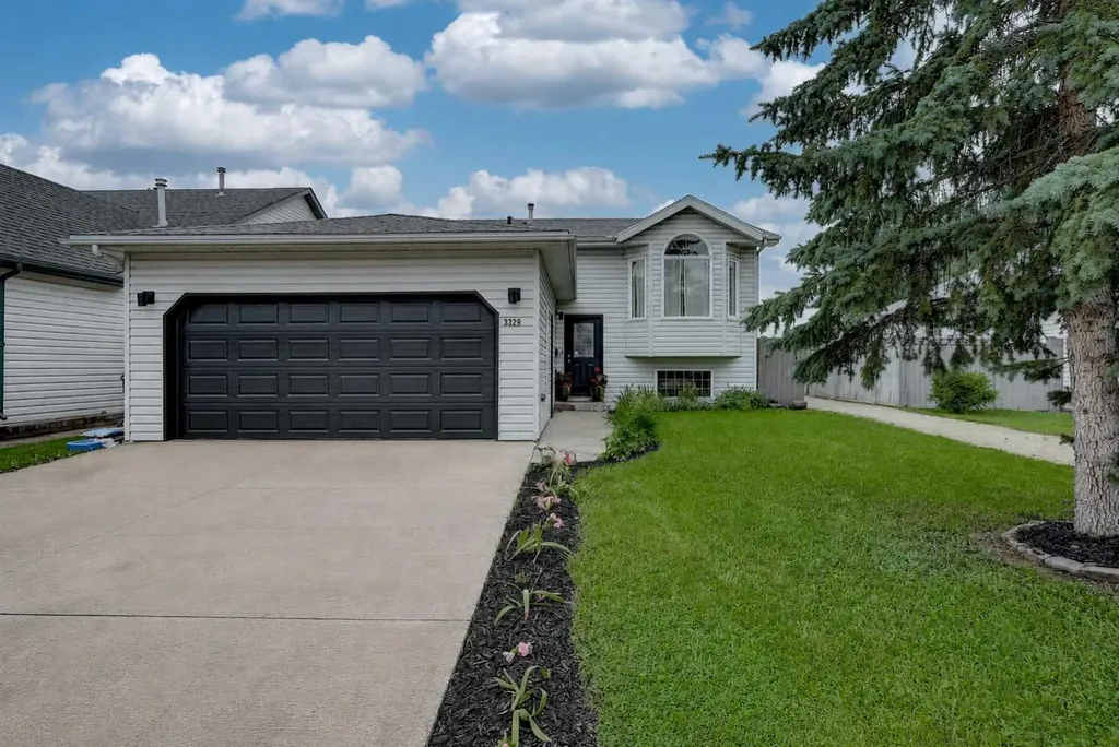 9329 69 Avenue Grande Prairie AB T8V 6T3