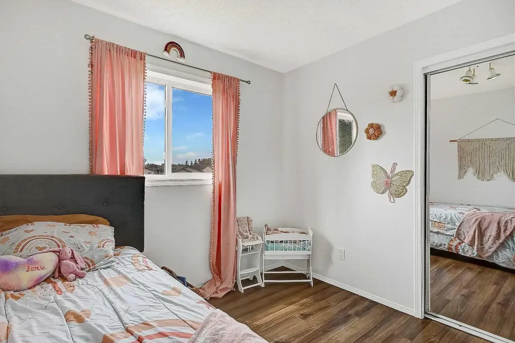 9329 69 Avenue Grande Prairie AB T8V 6T3