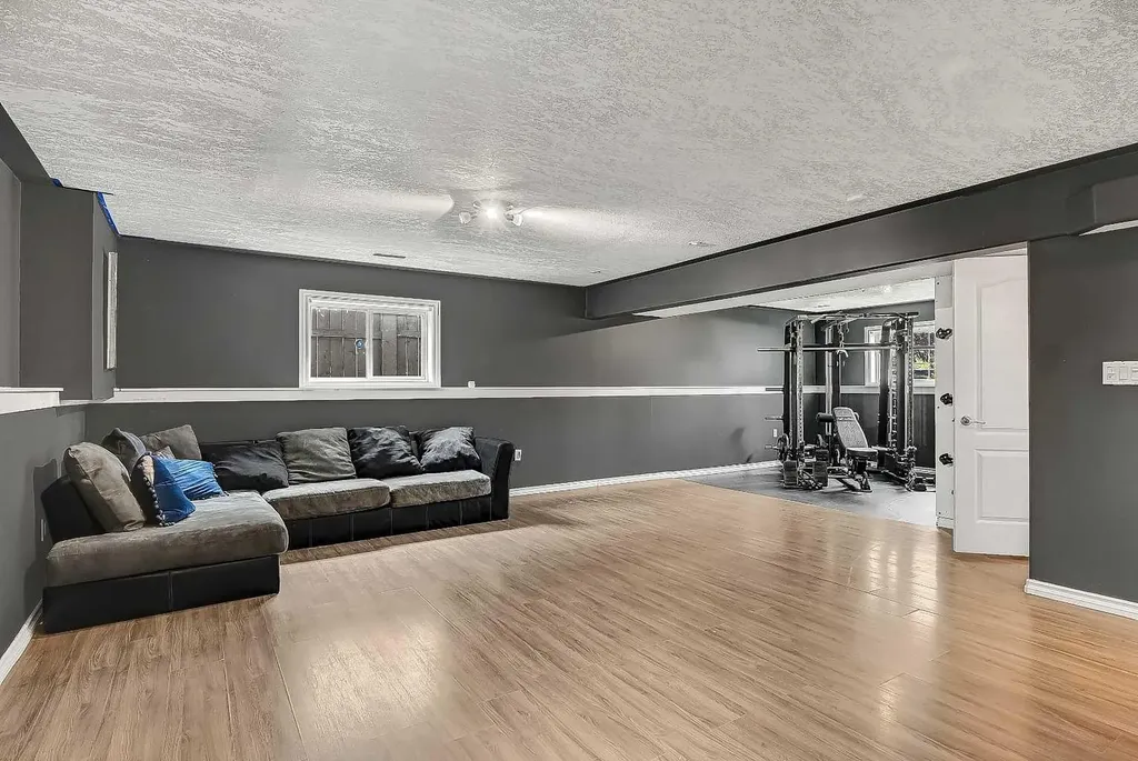 9329 69 Avenue Grande Prairie AB T8V 6T3