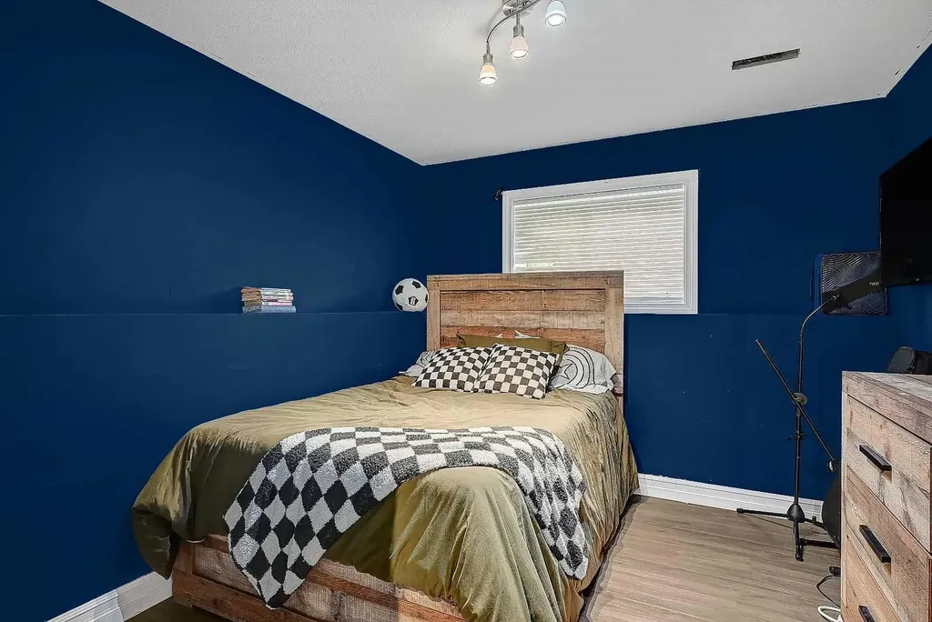 9329 69 Avenue Grande Prairie AB T8V 6T3