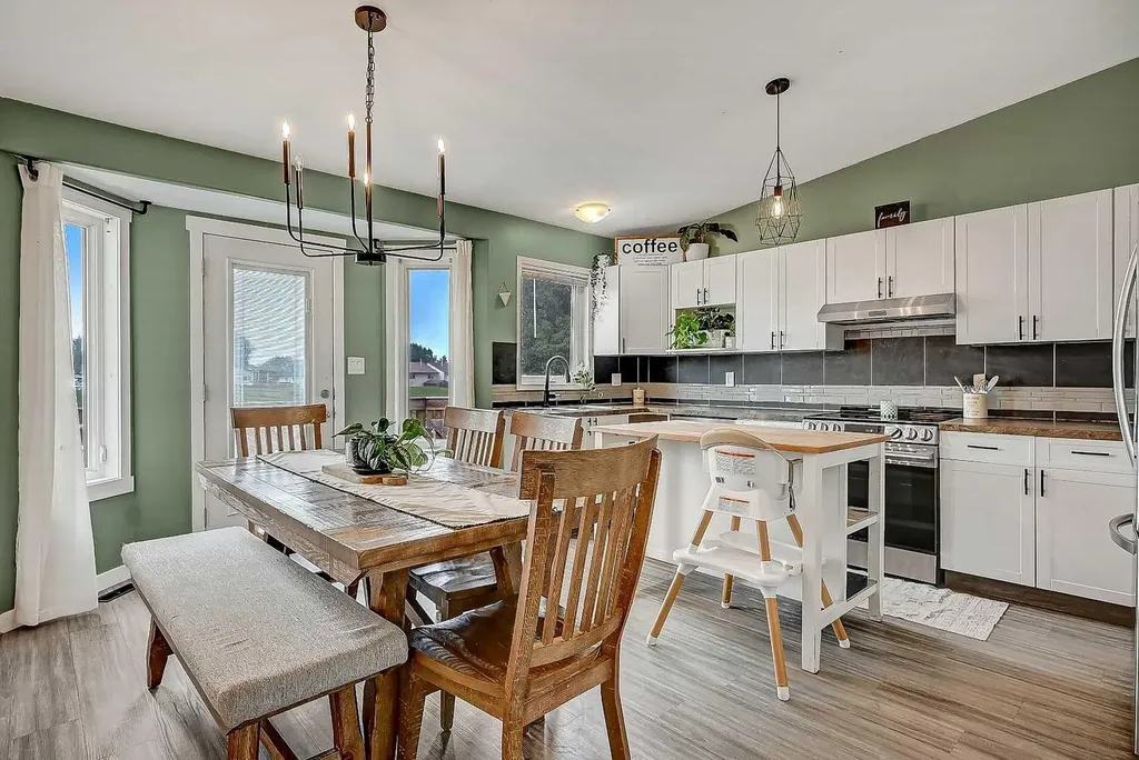 9329 69 Avenue Grande Prairie AB T8V 6T3