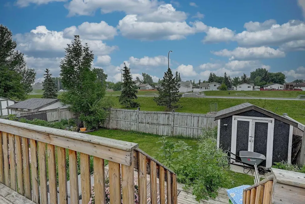 9329 69 Avenue Grande Prairie AB T8V 6T3