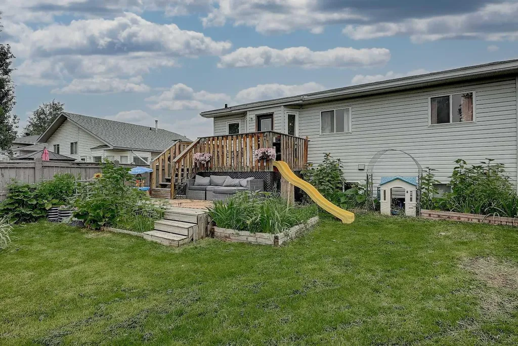 9329 69 Avenue Grande Prairie AB T8V 6T3