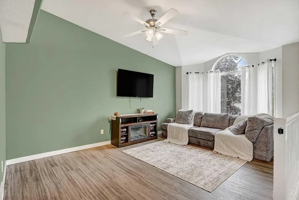 9329 69 Avenue Grande Prairie AB T8V 6T3