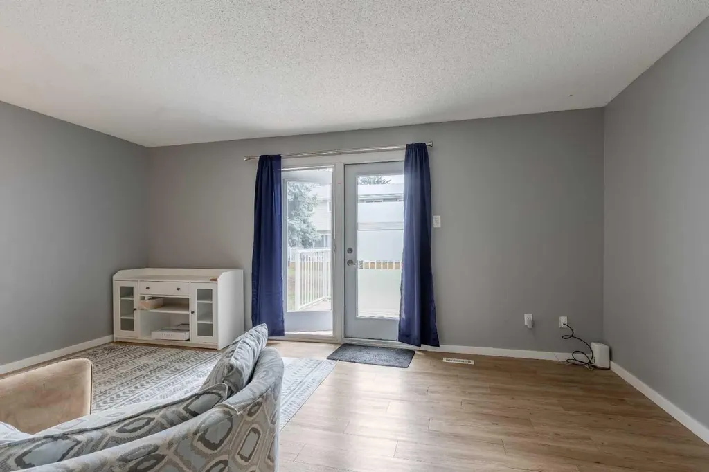 55 Lemoyne Crescent W Lethbridge AB T1K 4J7