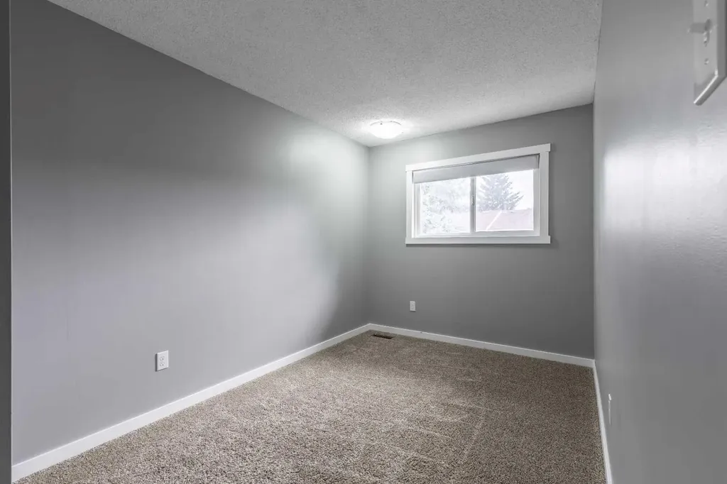 55 Lemoyne Crescent W Lethbridge AB T1K 4J7