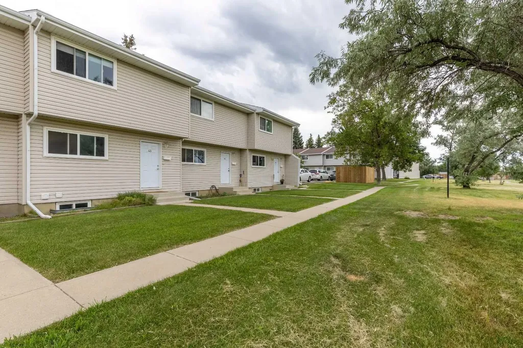 55 Lemoyne Crescent W Lethbridge AB T1K 4J7