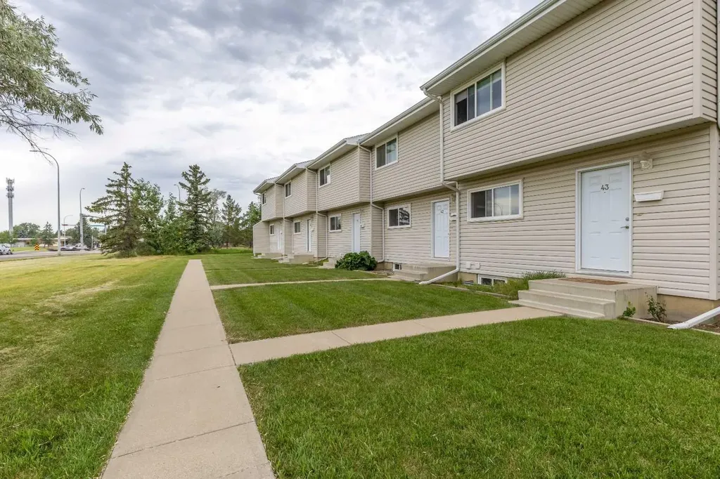55 Lemoyne Crescent W Lethbridge AB T1K 4J7