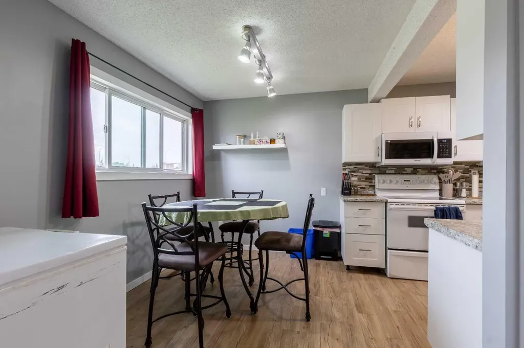 55 Lemoyne Crescent W Lethbridge AB T1K 4J7