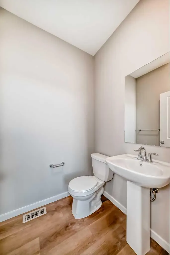 672 Lewisburg Place NE Calgary AB T3P 3A1