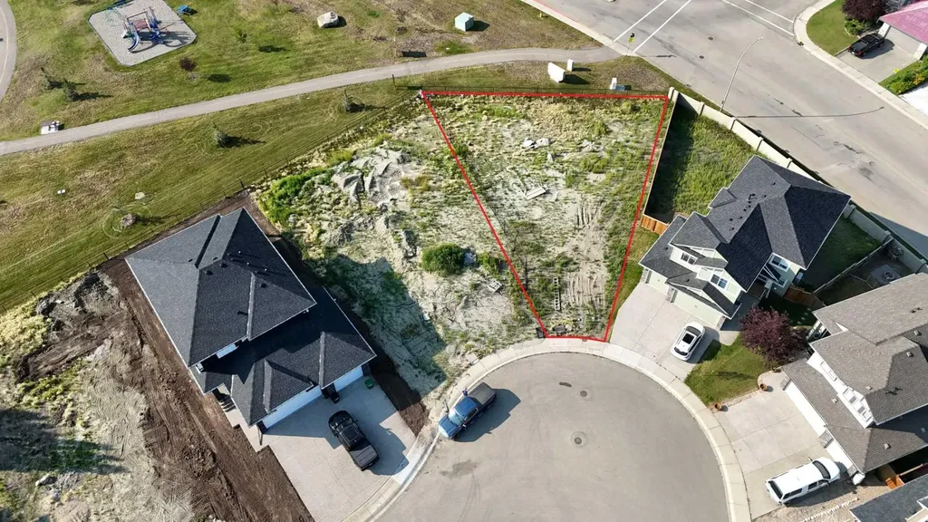 19 Lakes Estates Circle Strathmore AB T1P1L8