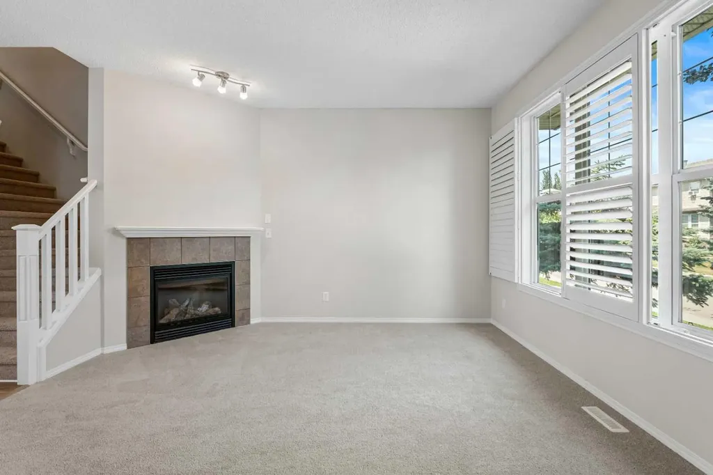 51 Covehaven Mews NE Calgary AB T3K 0E2