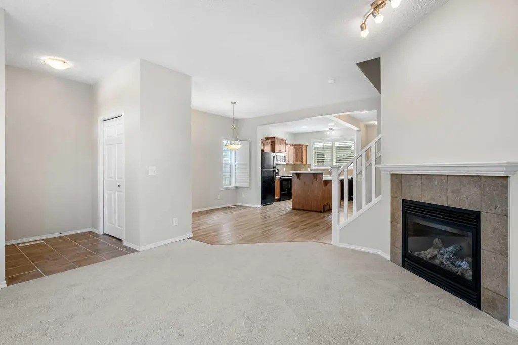 51 Covehaven Mews NE Calgary AB T3K 0E2