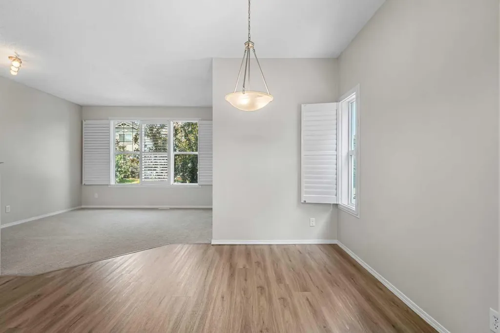 51 Covehaven Mews NE Calgary AB T3K 0E2