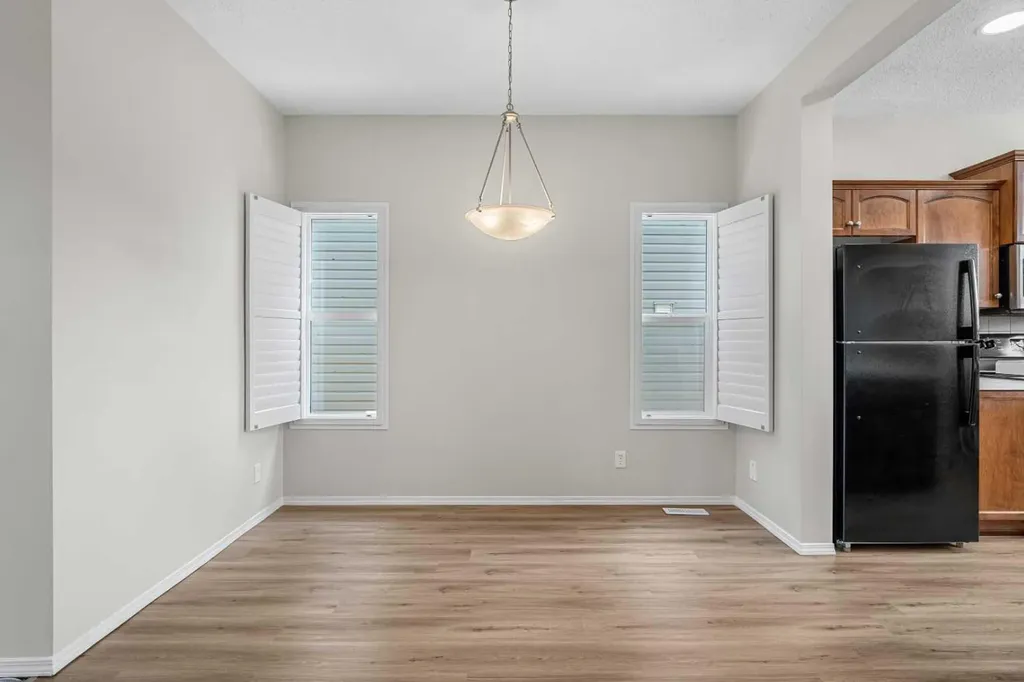 51 Covehaven Mews NE Calgary AB T3K 0E2