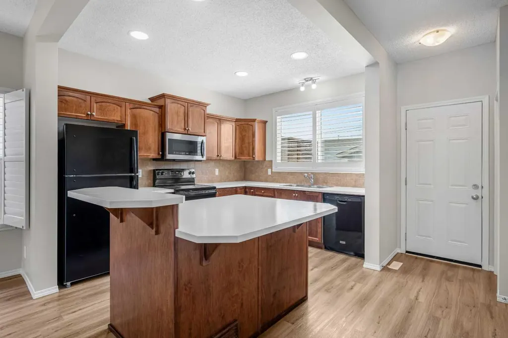 51 Covehaven Mews NE Calgary AB T3K 0E2