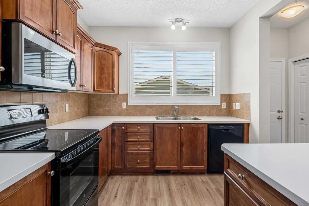 51 Covehaven Mews NE Calgary AB T3K 0E2
