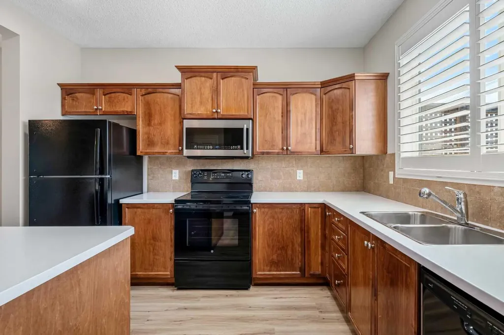 51 Covehaven Mews NE Calgary AB T3K 0E2
