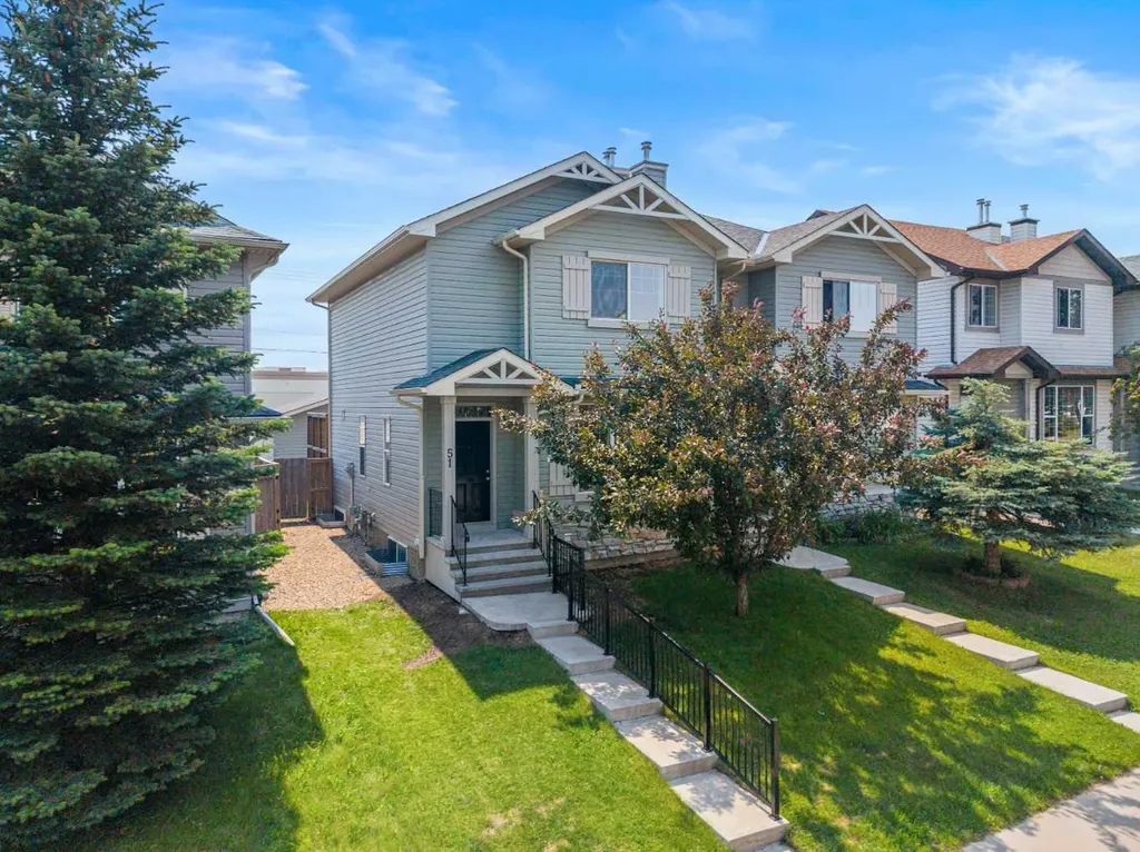 51 Covehaven Mews NE Calgary AB T3K 0E2