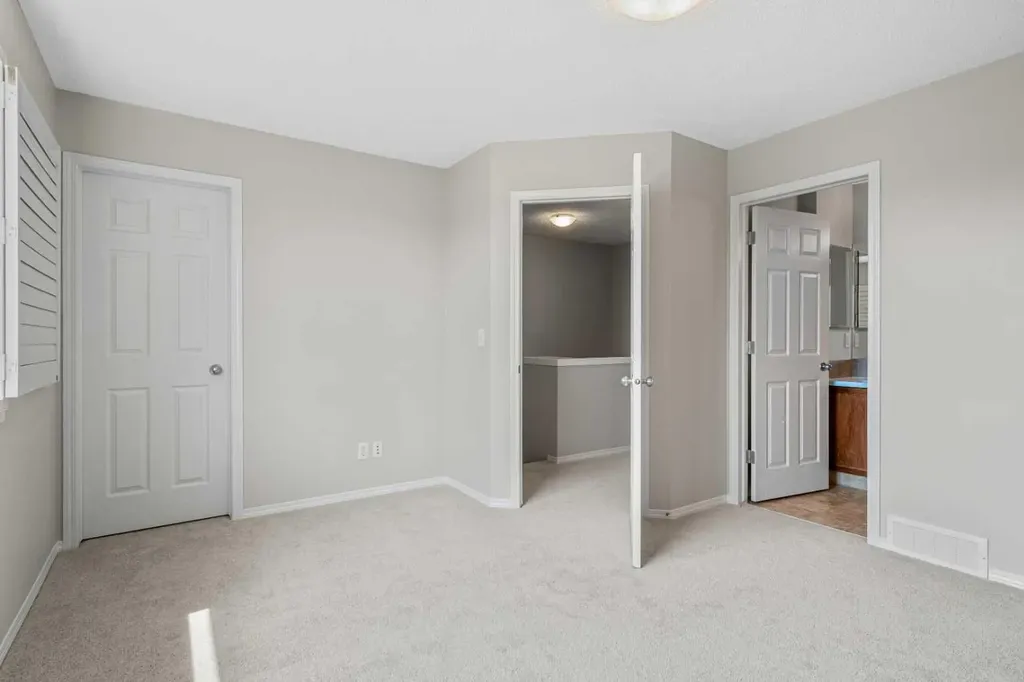 51 Covehaven Mews NE Calgary AB T3K 0E2
