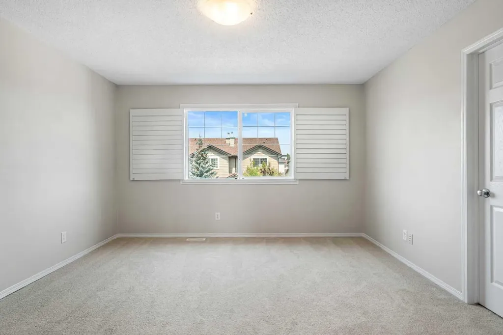 51 Covehaven Mews NE Calgary AB T3K 0E2
