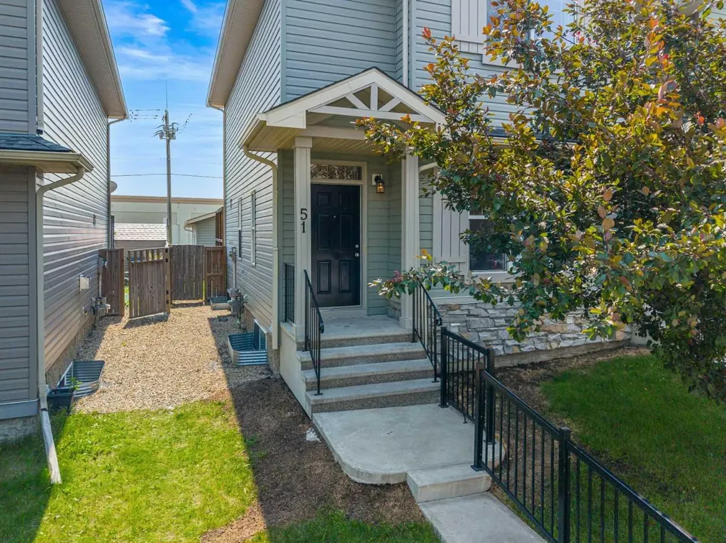 51 Covehaven Mews NE Calgary AB T3K 0E2