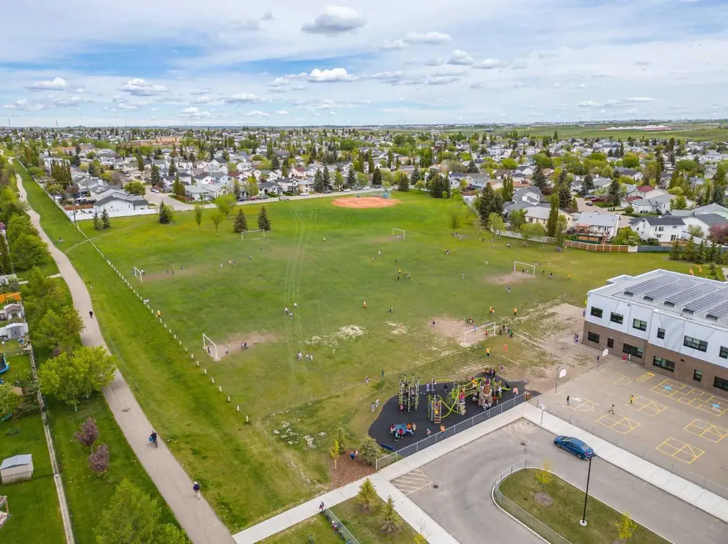 51 Covehaven Mews NE Calgary AB T3K 0E2
