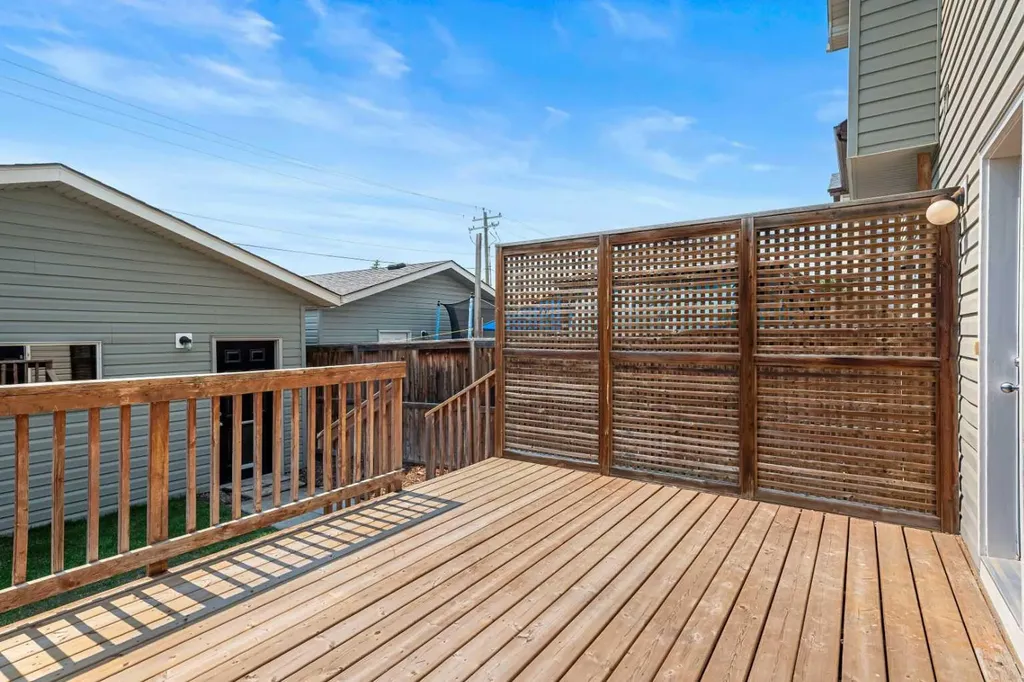 51 Covehaven Mews NE Calgary AB T3K 0E2