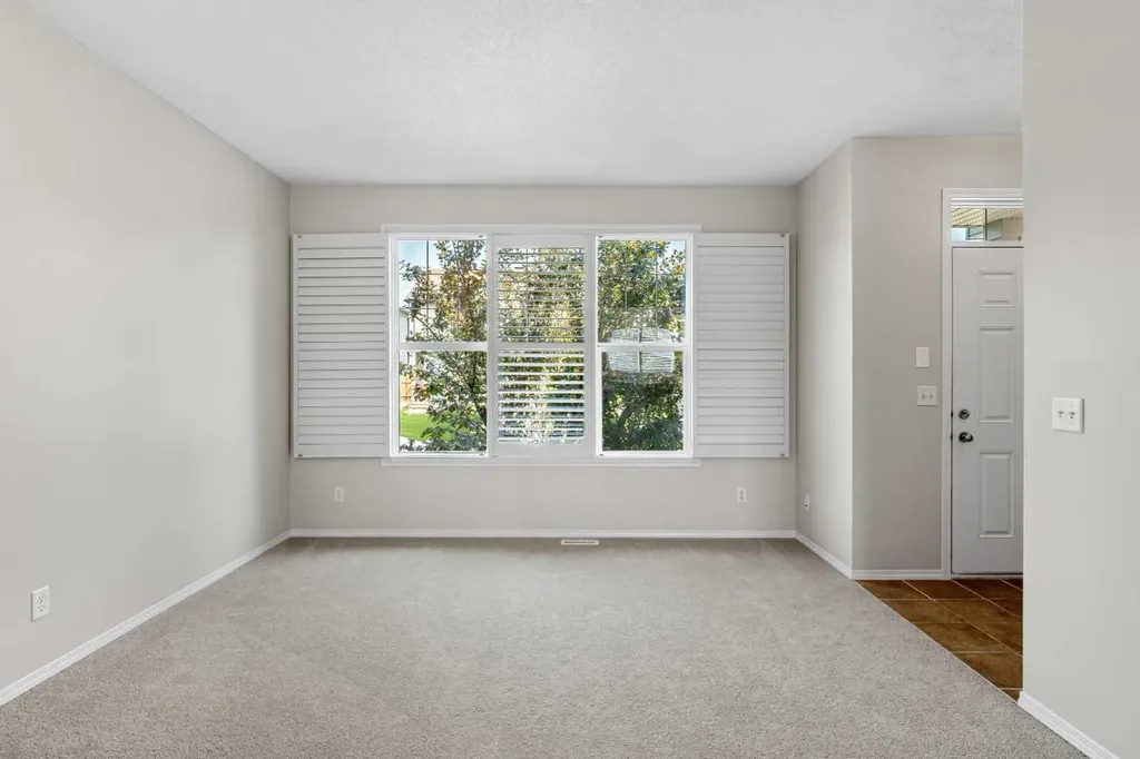 51 Covehaven Mews NE Calgary AB T3K 0E2