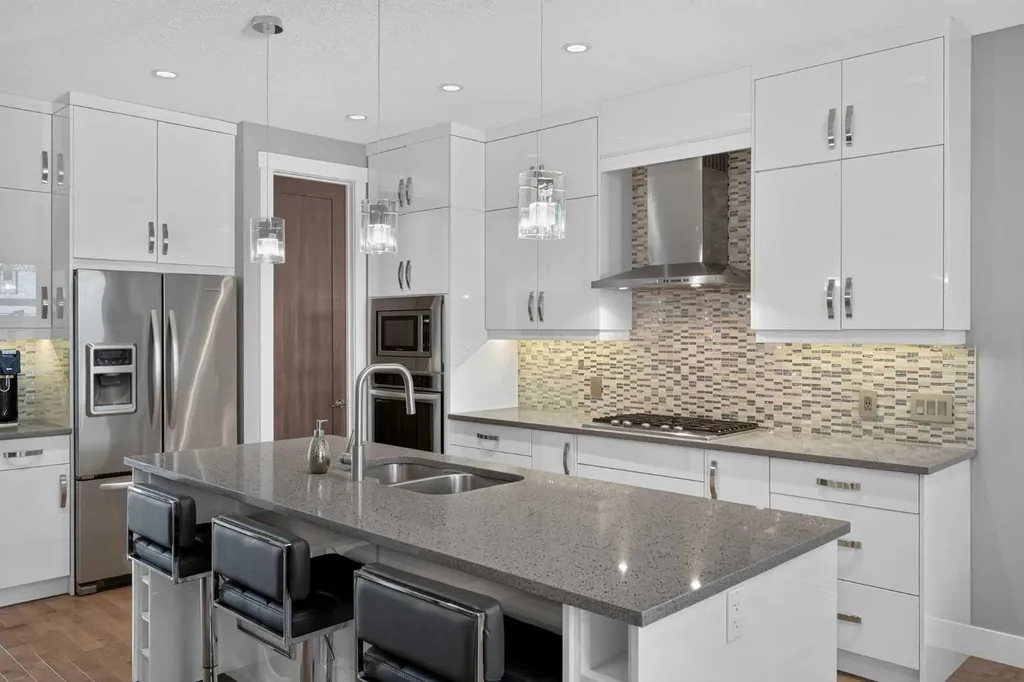 3507 40 Street SW Calgary AB T3E 3K3