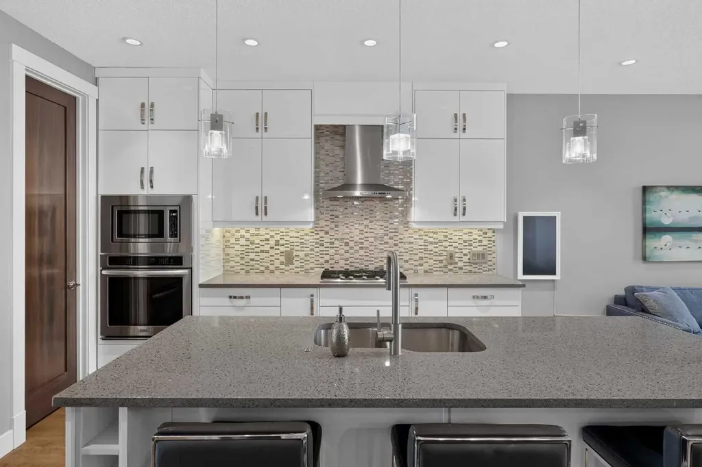 3507 40 Street SW Calgary AB T3E 3K3