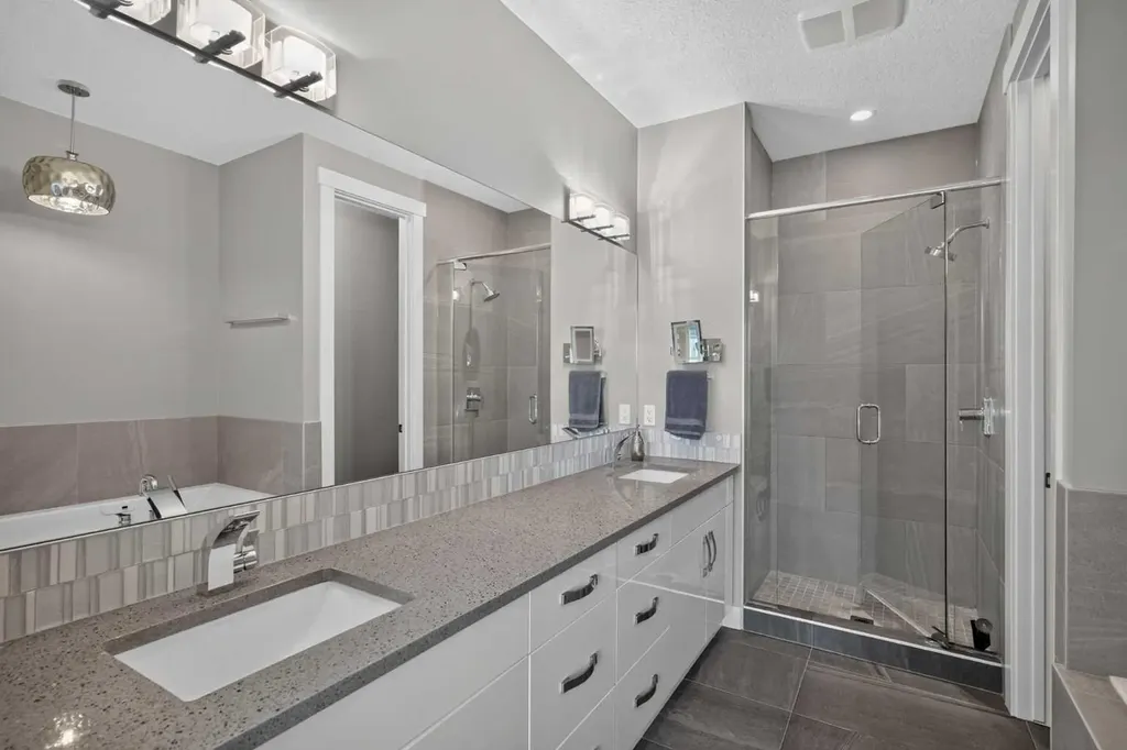 3507 40 Street SW Calgary AB T3E 3K3