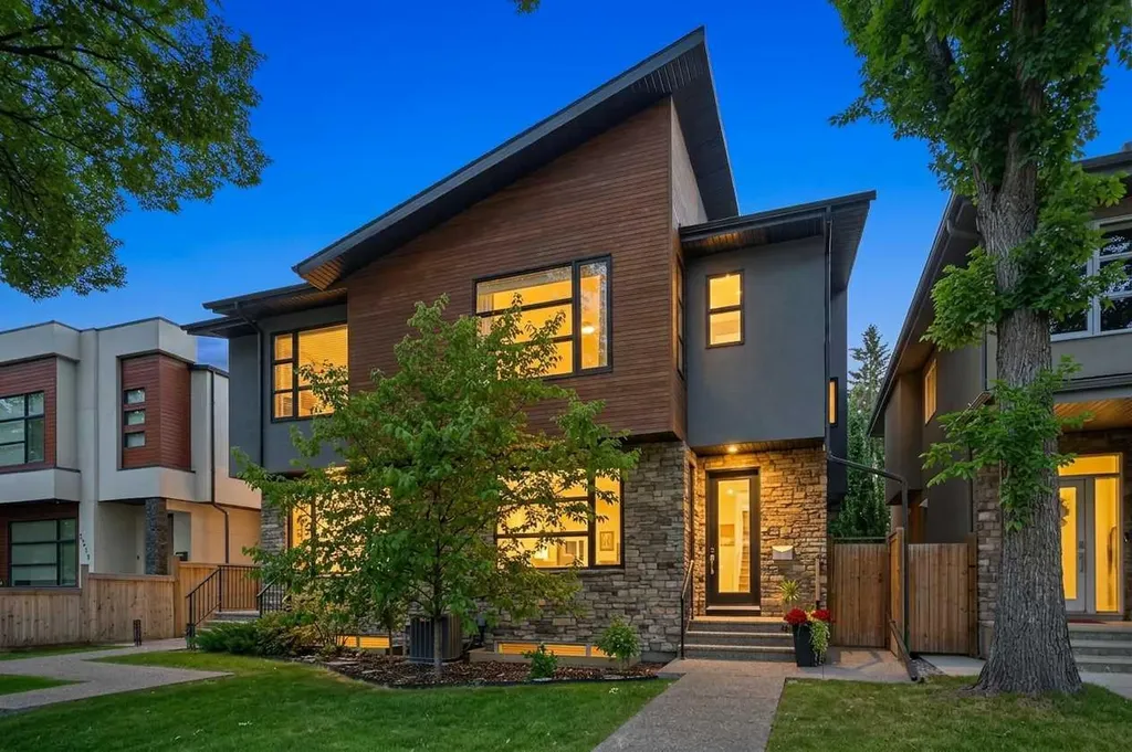 3507 40 Street SW Calgary AB T3E 3K3